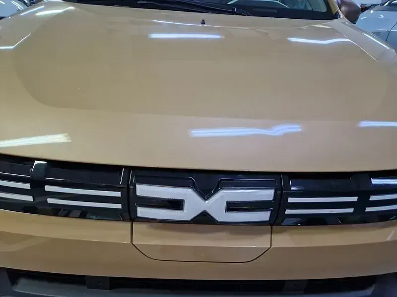 Usado Dacia Spring Extreme 47 kW (65 CV) 2025 Gris Utilitario
