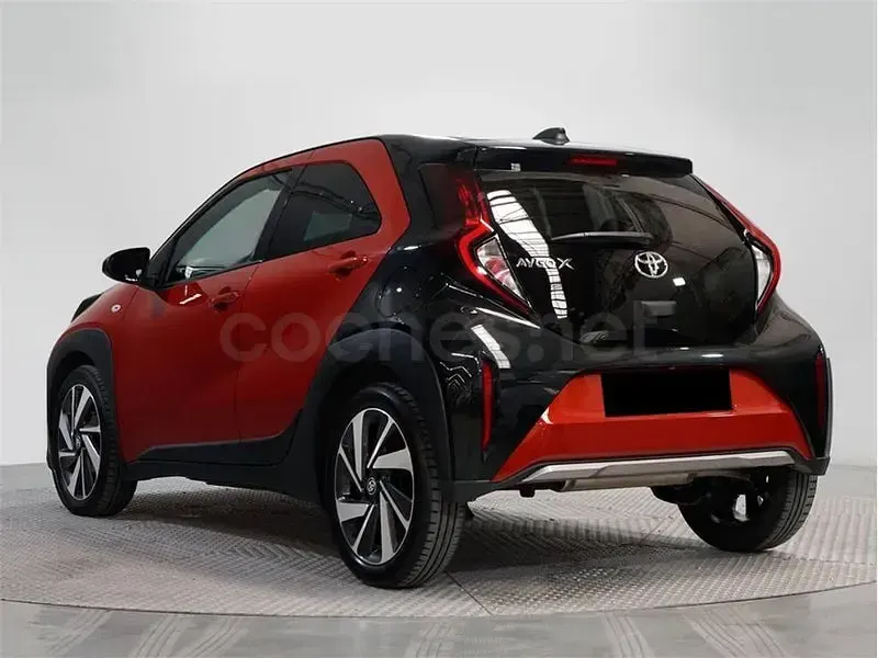 Usado Toyota Aygo X Edition 72 CV (52 kW) 2022 Rojo SUV