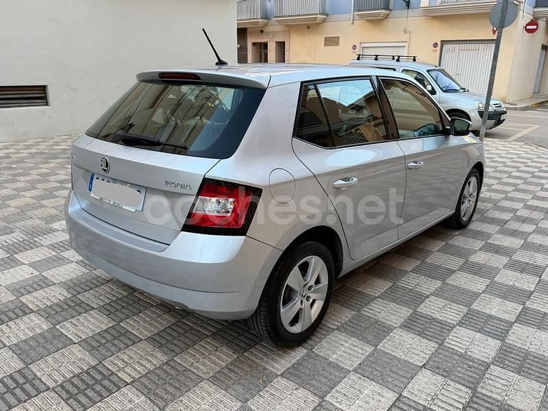 Usado Skoda Fabia 75 CV (55 kW) 2017 Gris / plata Berlina
