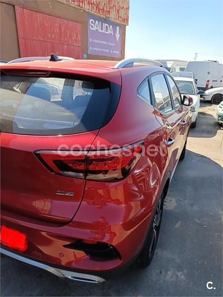 Usado MG ZS Comfort 106 CV (77 kW) 2023 Rojo SUV