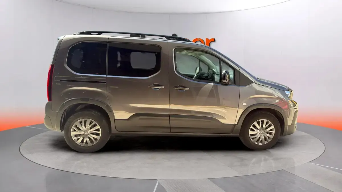 Usado Peugeot Rifter Allure 110 CV (80 kW) 2022 Gris Monovolumen