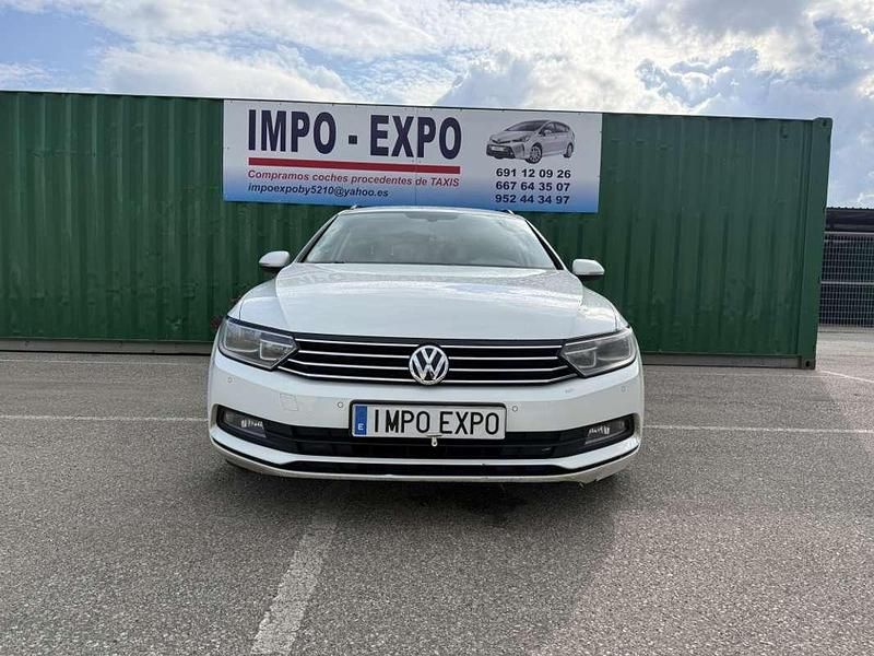 Usado VW Passat Advance 120 CV (88 kW) 2018 Blanco Familiar