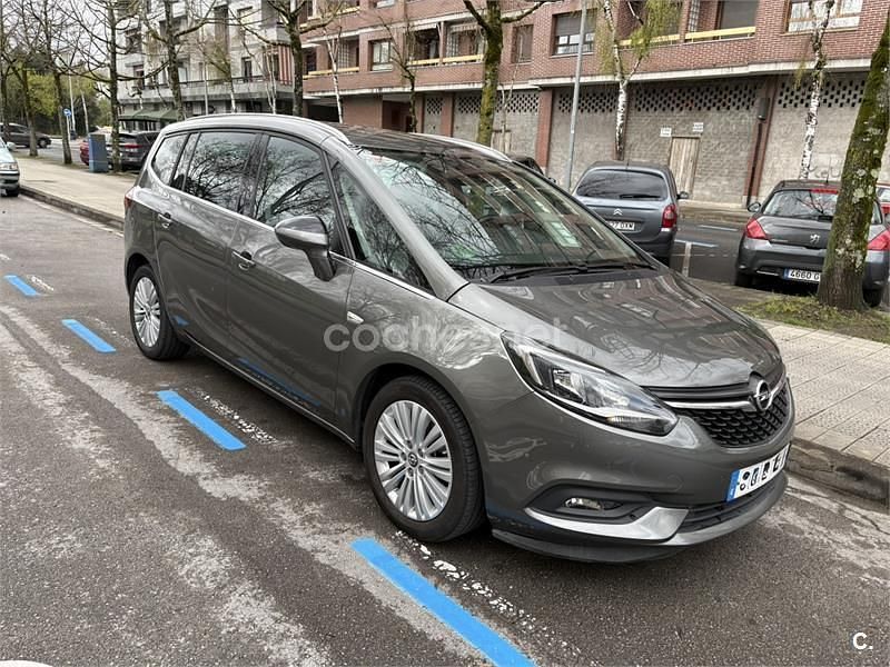 Usado Opel Zafira Selective 140 CV (102 kW) 2017 Gris / plata Monovolumen