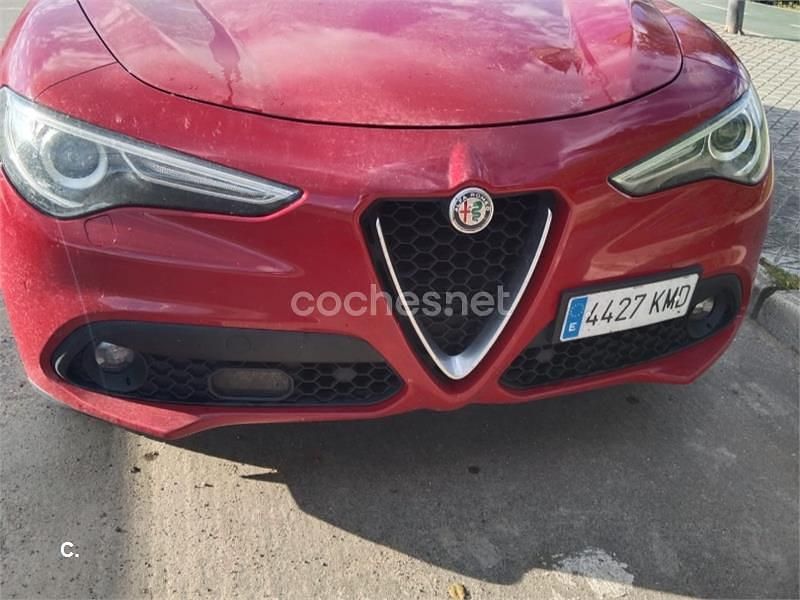 Usado Alfa Romeo Stelvio Super 180 CV (132 kW) 2018 Rojo SUV