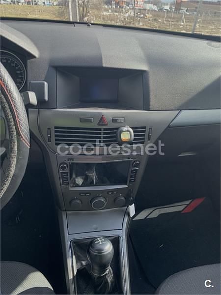 Usado Opel Astra GTC Enjoy 100 CV (73 kW) 2005 Rojo Berlina