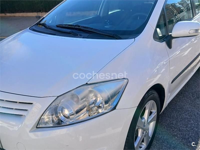 Blanco Usado 2011 Toyota Auris Active Berlina | 7200 € (Precio justo) - Imagen 1/4