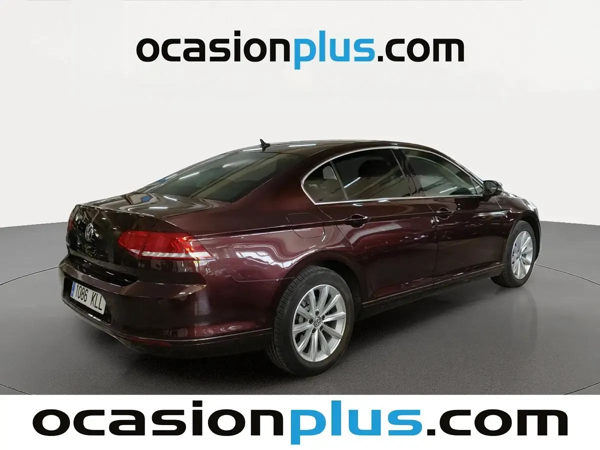 Usado VW Passat Advance 120 CV (88 kW) 2018 Rojo Berlina