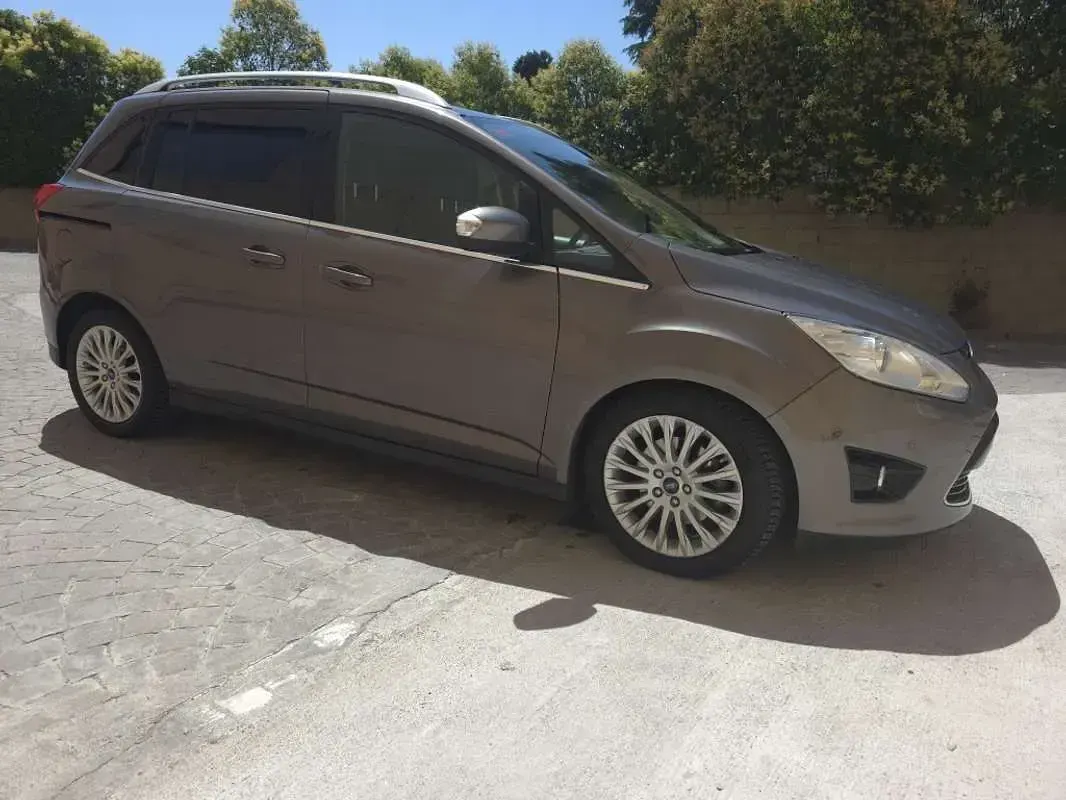 Usado Ford Grand C-Max Titanium 125 CV (91 kW) 2014 Marrón Monovolumen