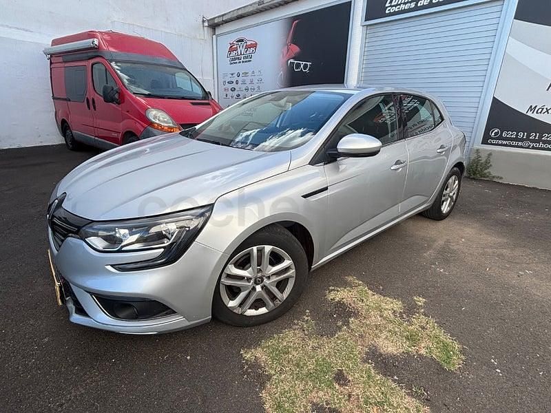 Usado Renault Mégane IV Business 90 CV (66 kW) 2017 Gris / plata Berlina