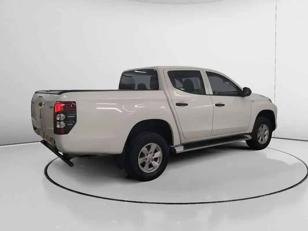Usado Mitsubishi L200 150 CV (110 kW) 2021 Blanco Pickup/Camioneta