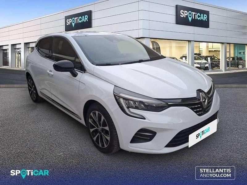 Usado Renault Clio V Techno 91 CV (66 kW) 2023 Gris Utilitario