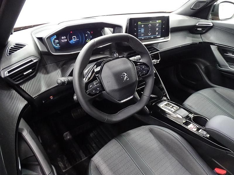 Usado Peugeot e-2008 Allure 100 kW (136 CV) 2023 Naranja SUV