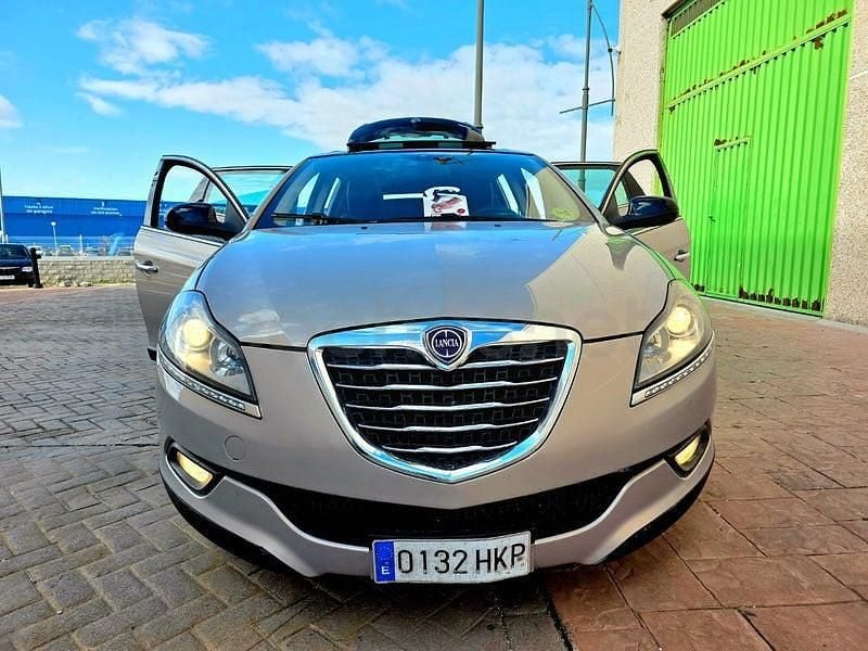 Usado Lancia Delta Gold 105 CV (77 kW) 2012 Beige Utilitario
