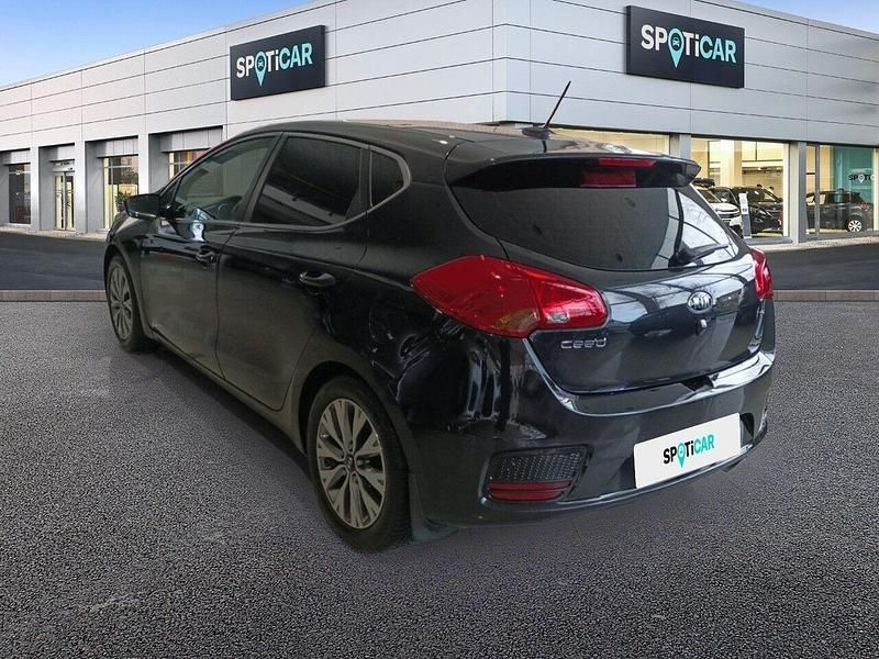 Usado Kia Ceed GT 136 CV (100 kW) 2015 Negro Berlina