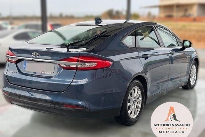Usado Ford Mondeo Business Edition 235 CV (172 kW) 2019 Azul Berlina