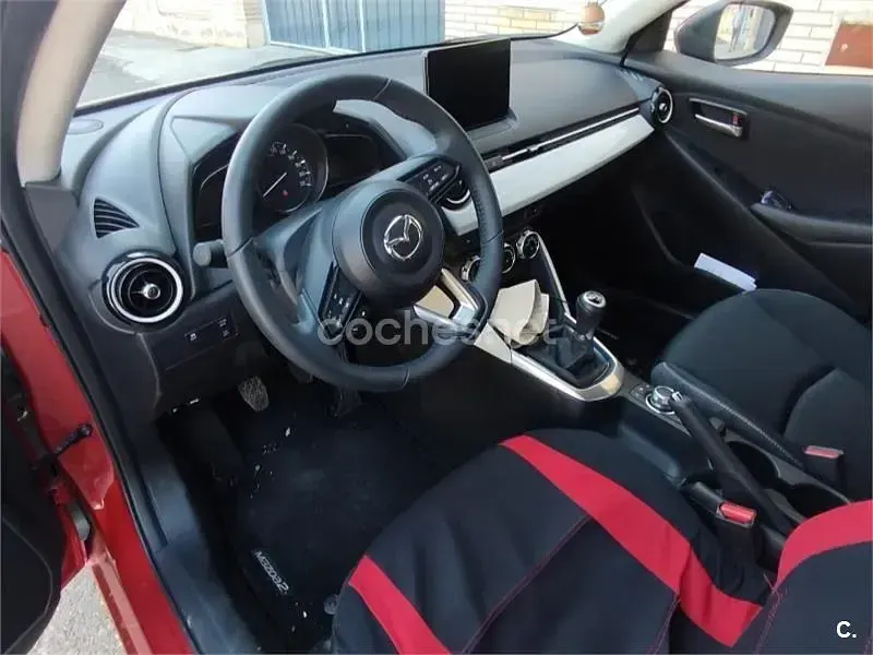 Usado Mazda 2 Center-Line 90 CV (66 kW) 2024 Rojo Utilitario