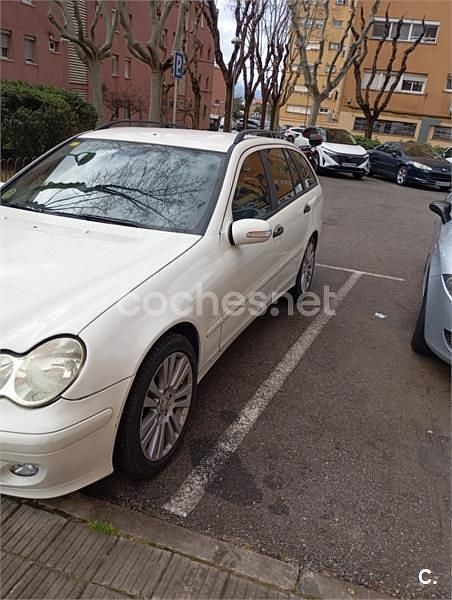 Usado Mercedes C220 Classic 150 CV (110 kW) 2007 Blanco Familiar