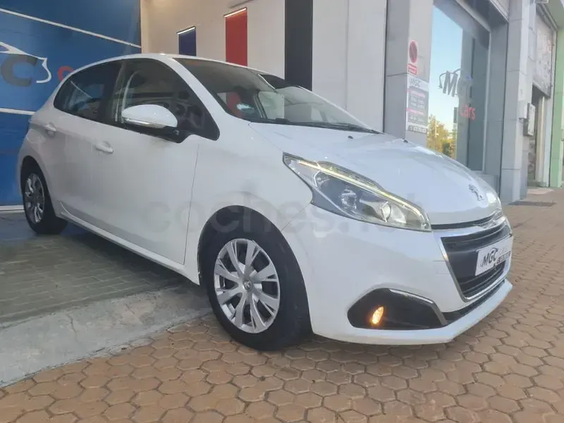 Usado Peugeot 208 Active 99 CV (72 kW) 2019 Blanco Utilitario