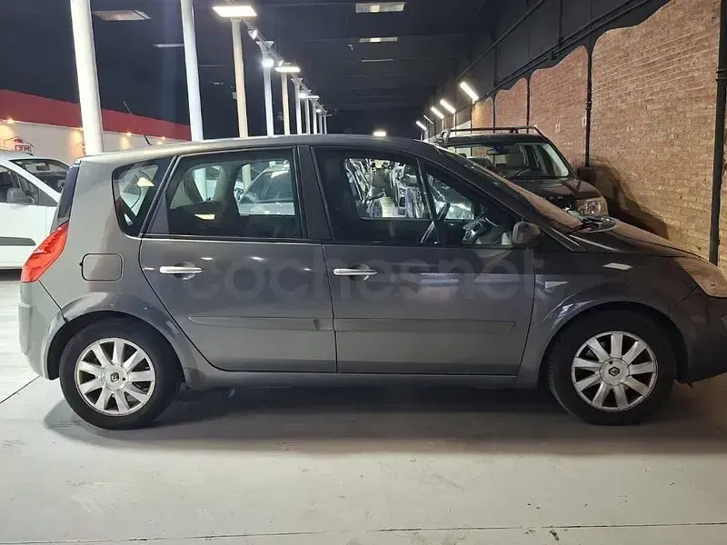 Usado Renault Scénic II 105 CV (77 kW) 2007 Gris / plata Monovolumen