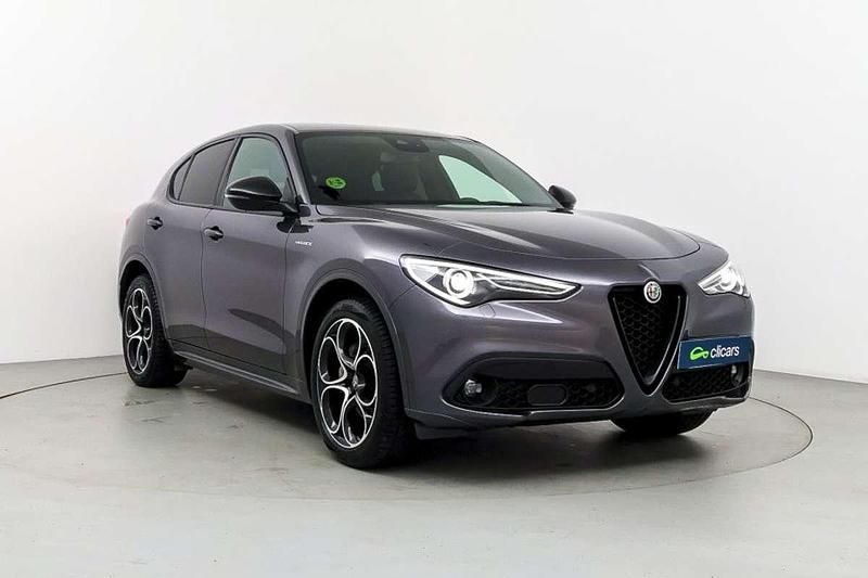 Usado Alfa Romeo Stelvio Veloce 209 CV (153 kW) 2022 Gris SUV