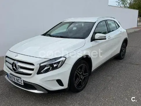 Usado Mercedes GLA220 Urban 170 CV (125 kW) 2015 Blanco SUV