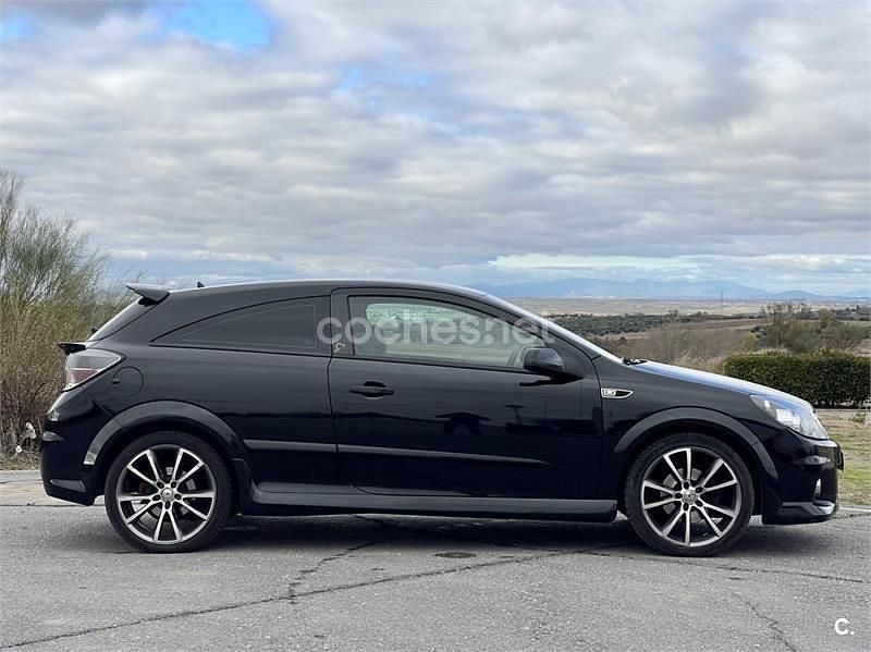 Usado Opel Astra GTC Sport 115 CV (84 kW) 2009 Negro Berlina