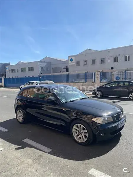 Usado BMW 118 122 CV (89 kW) 2006 Negro Utilitario