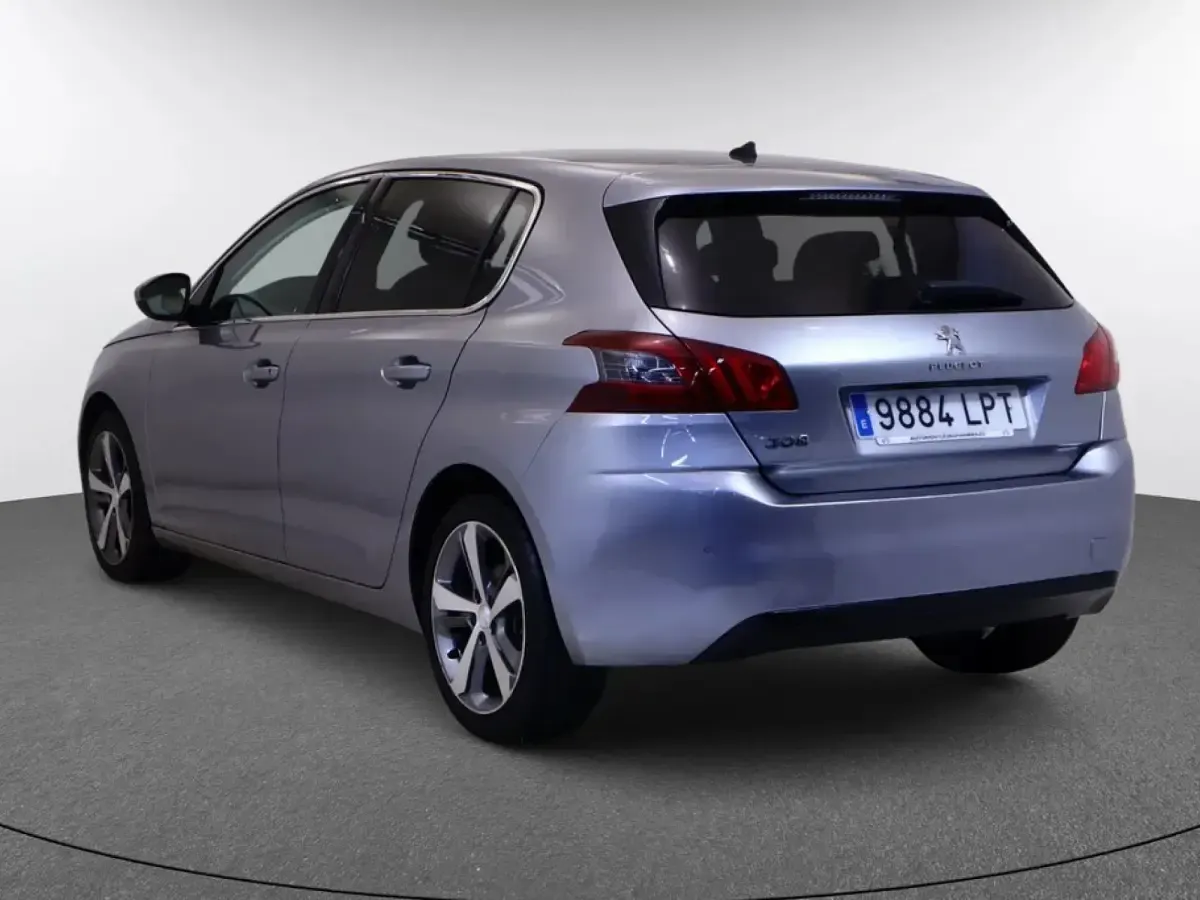 Usado Peugeot 308 Active 130 CV (95 kW) 2021 Gris
