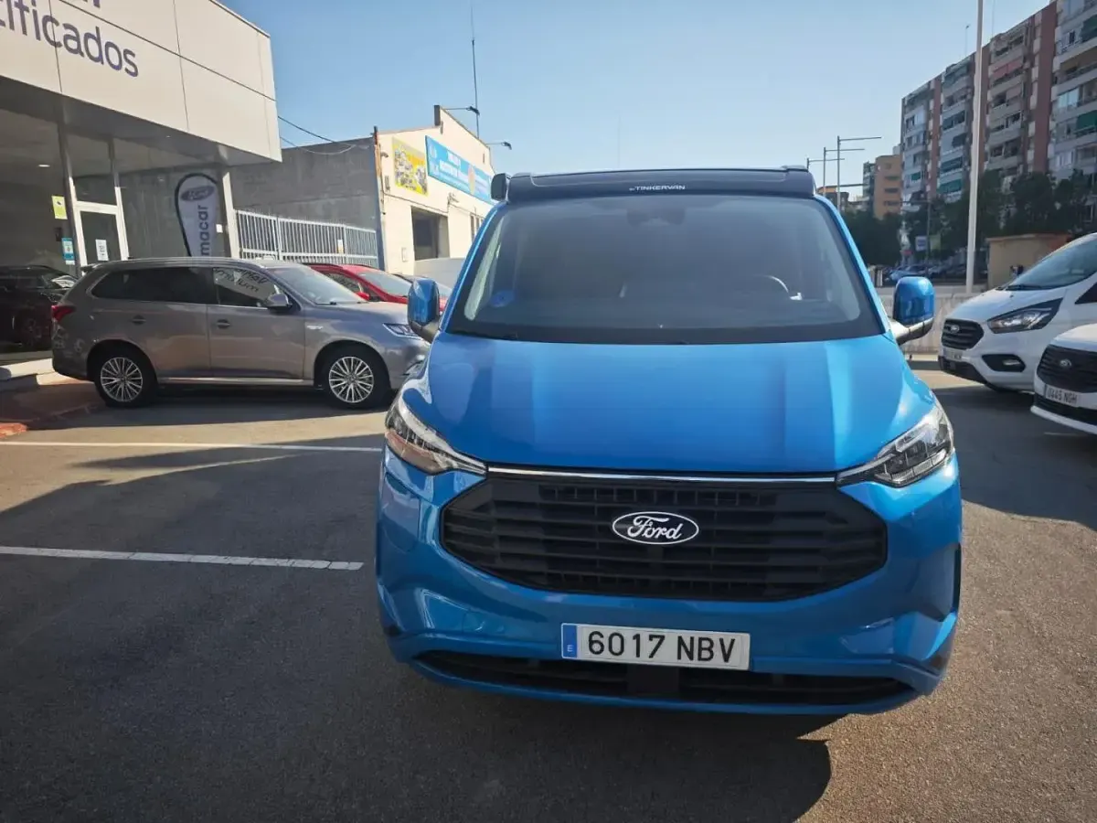 Usado Ford Tourneo Custom Titanium 232 CV (170 kW) 2025 Azul digital aqua (metalizado) Van
