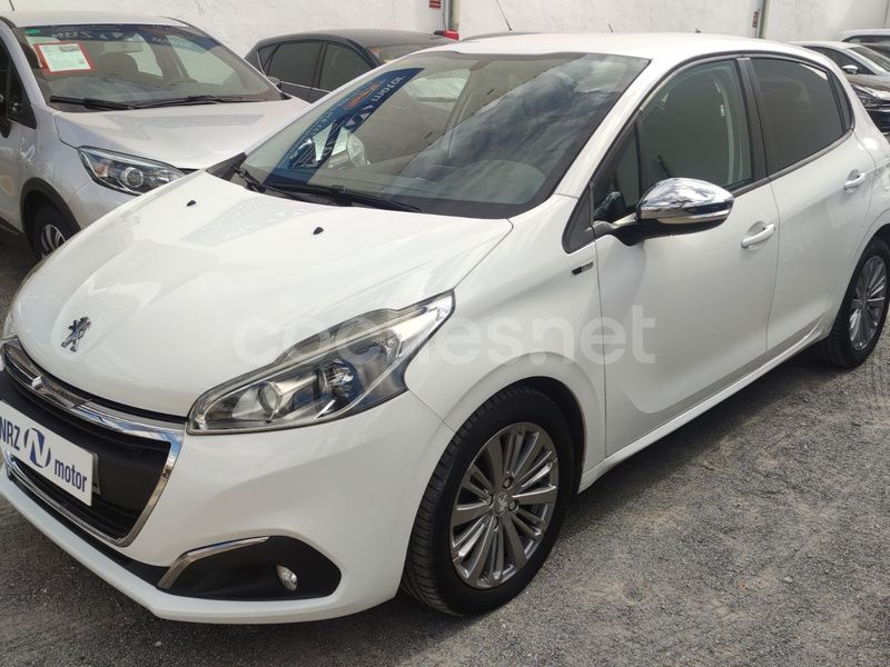 Blanco Usado 2016 Peugeot 208 Style Utilitario | 9500 € (Precio justo) - Imagen 1/4