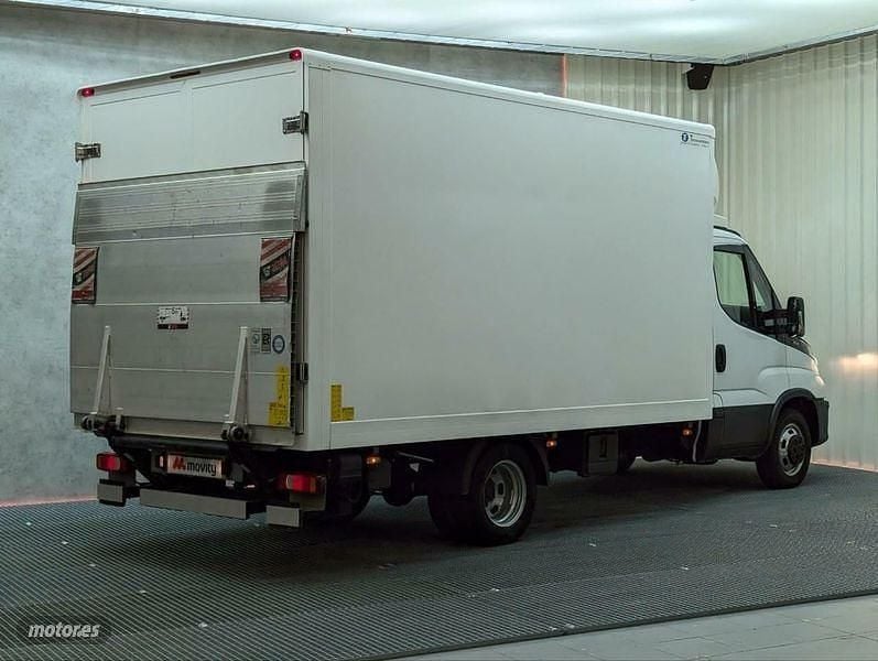 Blanco Usado 2022 Iveco Daily Van | 30.990 € - Imagen 1/4