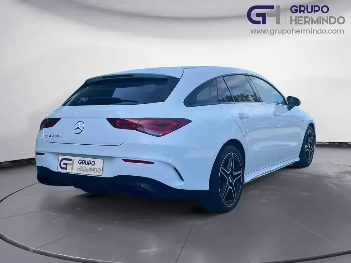 Usado Mercedes CLA200 Shooting Brake AMG line Plus 150 CV (110 kW) 2021 Blanco Familiar