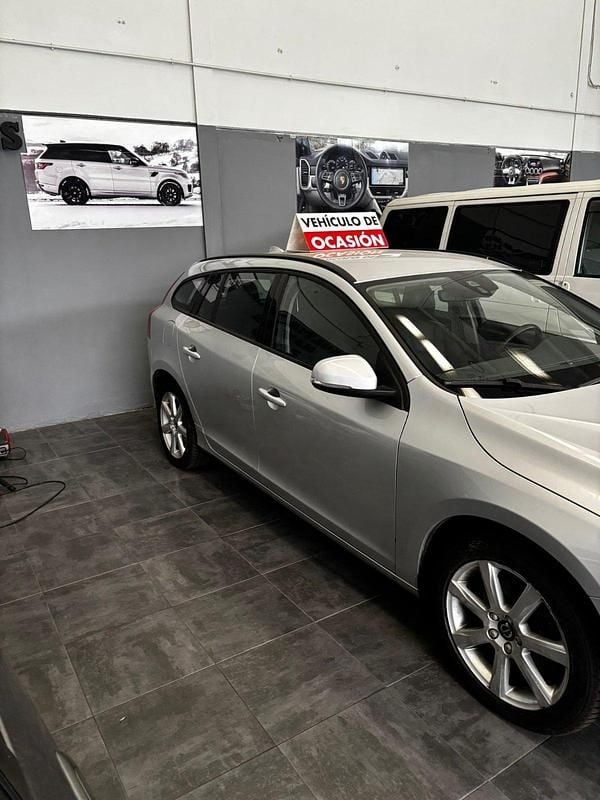 Usado Volvo V60 120 CV (88 kW) 2018 Plata Familiar