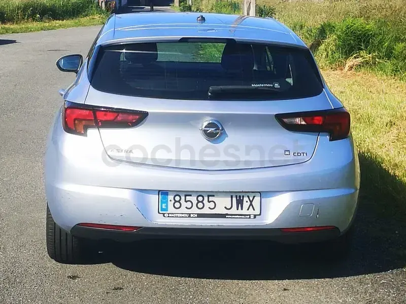 Usado Opel Astra Business 136 CV (100 kW) 2017 Gris / plata Berlina