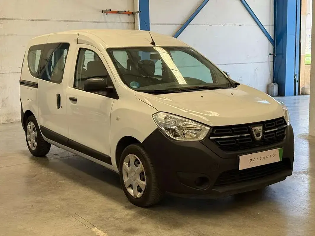 Usado Dacia Dokker Essentiel 109 CV (80 kW) 2021 Blanco Monovolumen