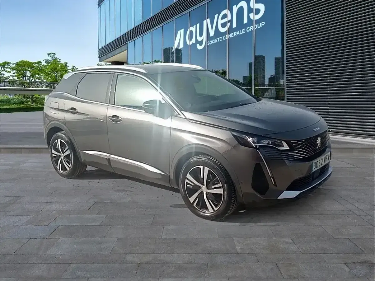 Usado Peugeot 3008 GT 131 CV (96 kW) 2023 Gris SUV