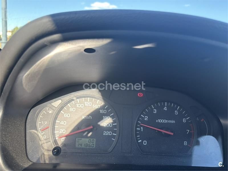 Usado Mitsubishi Space Runner 133 CV (97 kW) 2001 Rojo Monovolumen