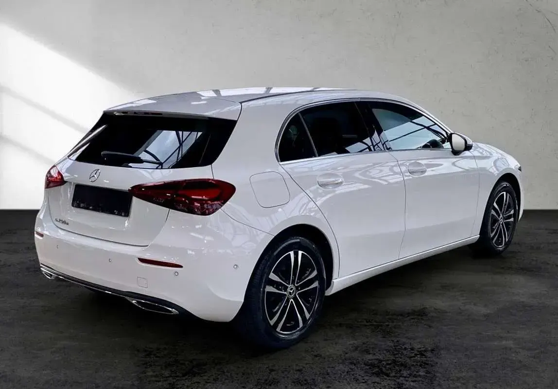 Usado Mercedes A250 Advanced 218 CV (160 kW) 2023 Blanco Utilitario