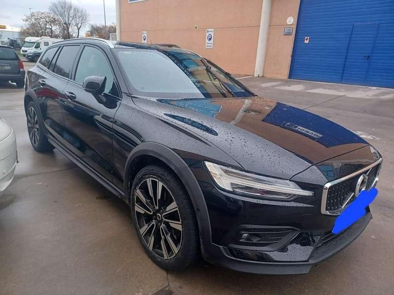 Usado Volvo V60 CC Pro 190 CV (139 kW) 2019 Azul Familiar