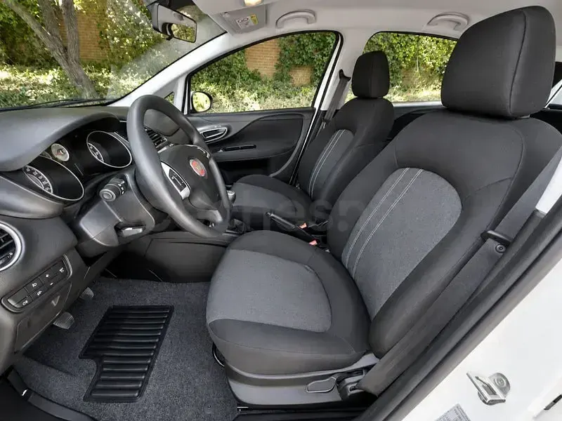 Usado Fiat Punto Young 69 CV (50 kW) 2016 Blanco Utilitario