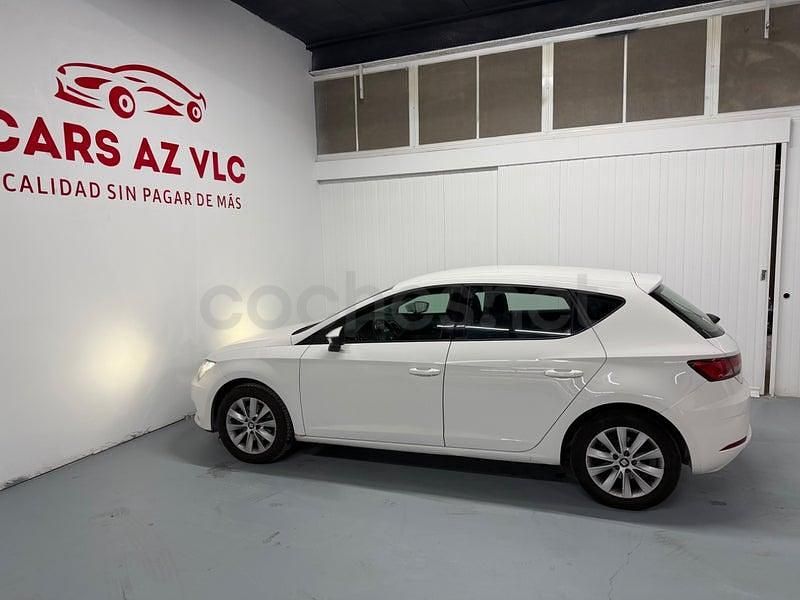 Usado Seat Leon Style 130 CV (95 kW) 2019 Blanco Berlina