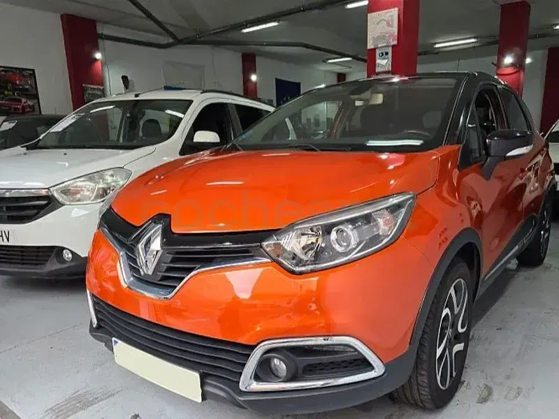 Usado Renault Captur LIMITED 90 CV (66 kW) 2017 Naranja SUV