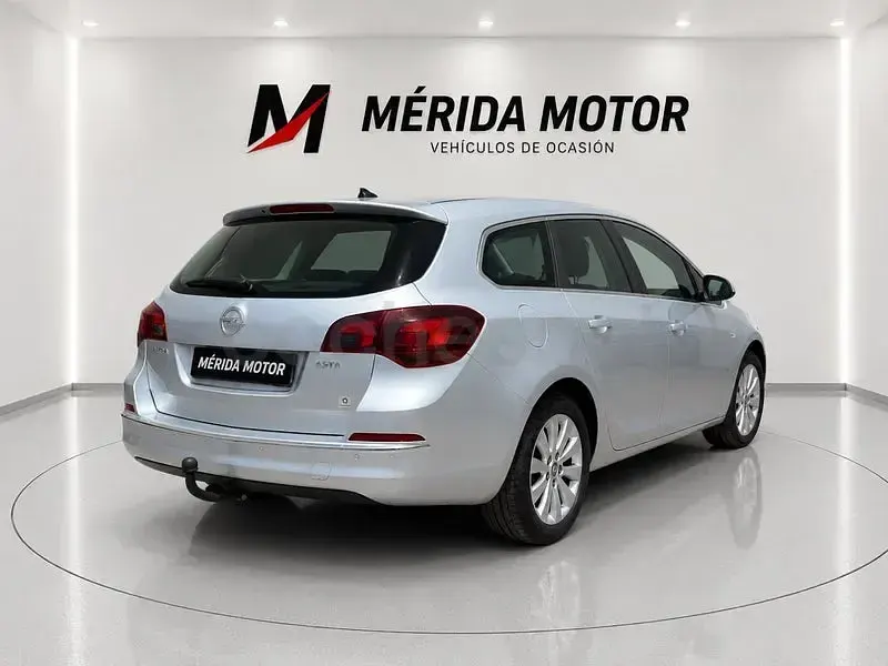 Usado Opel Astra Excellence 110 CV (80 kW) 2016 Gris / plata Familiar
