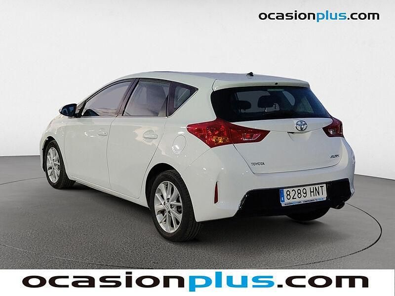 Usado Toyota Auris Active 124 CV (91 kW) 2013 Blanco Utilitario