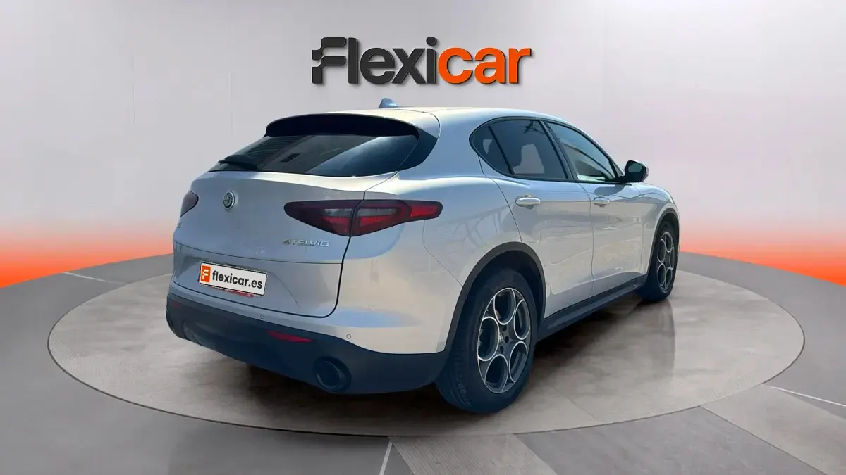 Usado Alfa Romeo Stelvio Super 190 CV (139 kW) 2022 Gris SUV
