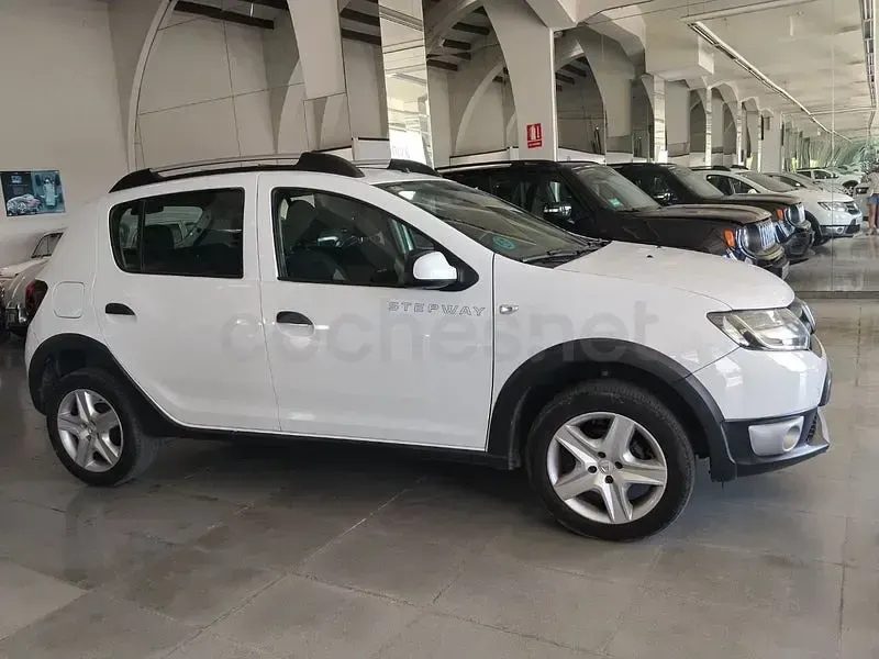 Usado Dacia Sandero Stepway 90 CV (66 kW) 2016 Blanco Berlina