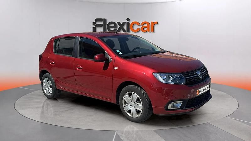 Usado Dacia Sandero Comfort 101 CV (74 kW) 2020 Granate Berlina