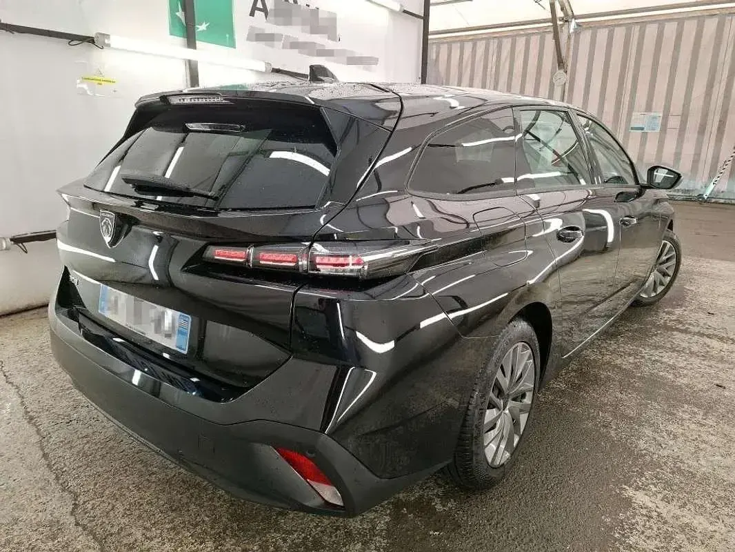 Usado Peugeot 308 SW Active 130 CV (95 kW) 2022 Negro Familiar