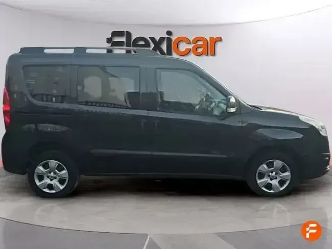 Usado Opel Combo Expression 103 CV (75 kW) 2017 Negro Monovolumen