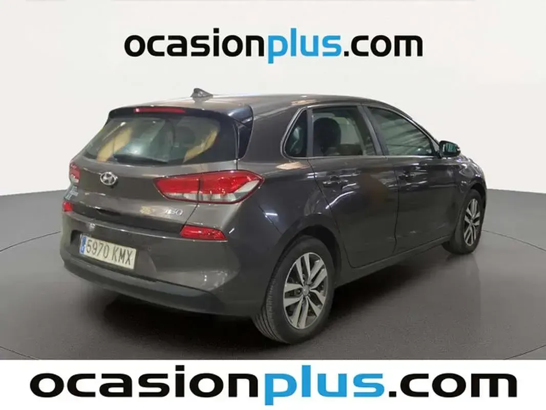 Usado Hyundai i30 110 CV (80 kW) 2018 Gris Utilitario